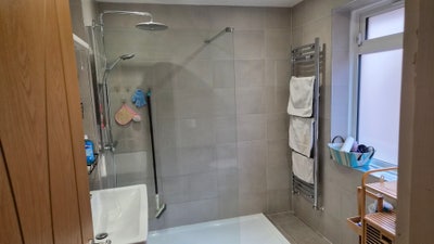 Double Room Available in Family Home – Professiona Main Photo