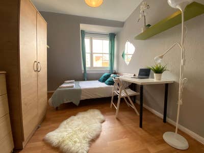 ⚡️Lovely Renovated Ensuite & Double Rooms in E1 Main Photo