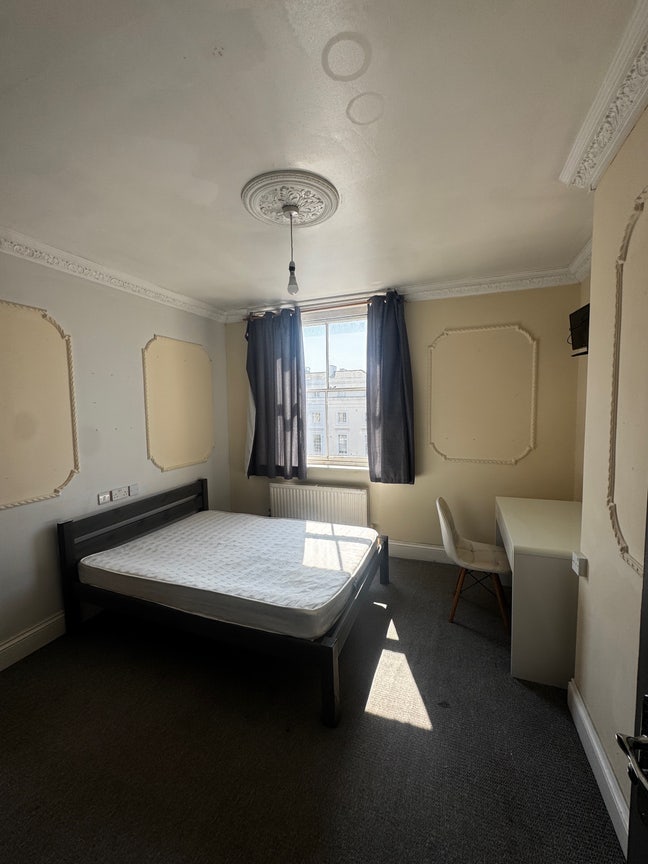 Room Available!! Main Photo