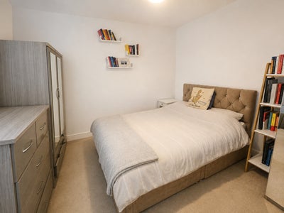 Luxury Double Room | 5 Mins to Elizabeth Line Main Photo