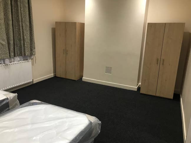 Studio flat Centrally Located Main Photo