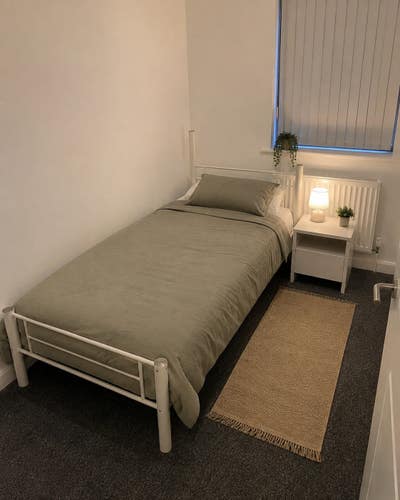 Last minute Uni room!  Main Photo