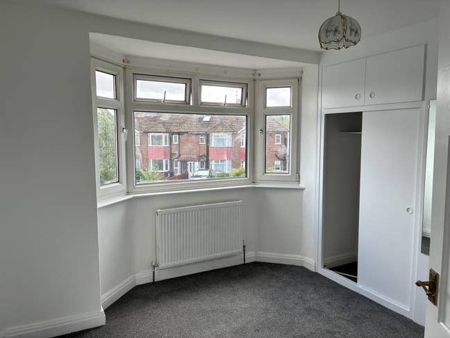 Newly renovated house - large rooms and garden Main Photo