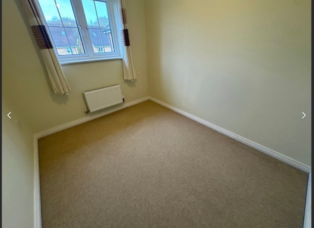 Small double bedroom in shared flat  Main Photo