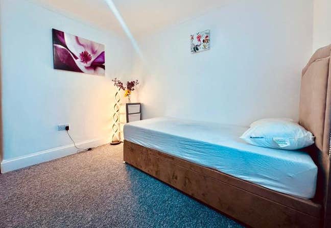 A Spacious 1 double room for rent in CR7 8RB Main Photo