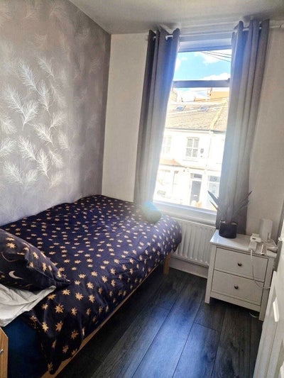 *Bills included* Room in brilliant location Main Photo