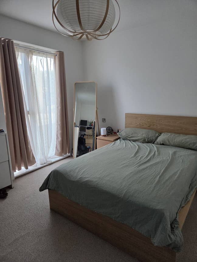 Modern En-suite Double Room in Quiet House (Alpert Main Photo