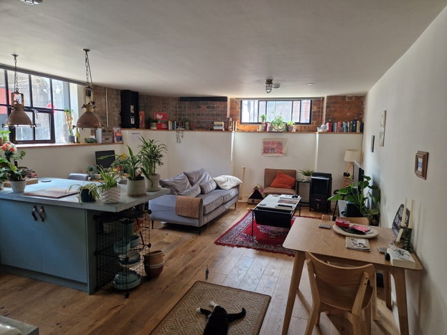 Flatmate wanted/ Double room available St Pauls Sq Main Photo