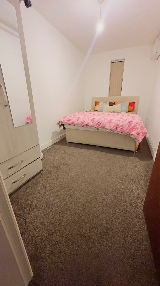 1 room available in stretford Main Photo