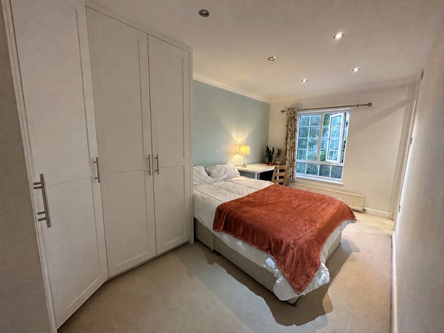 Spacious En-Suite Double Room Near Central London Main Photo