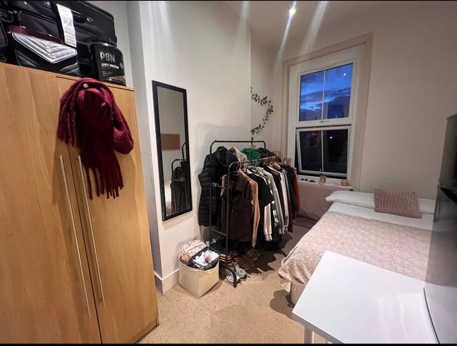 Cosy double bedroom for rent in West Hampstead  Main Photo