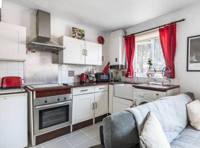 1 Bed Semi Detached house in WD3 Main Photo