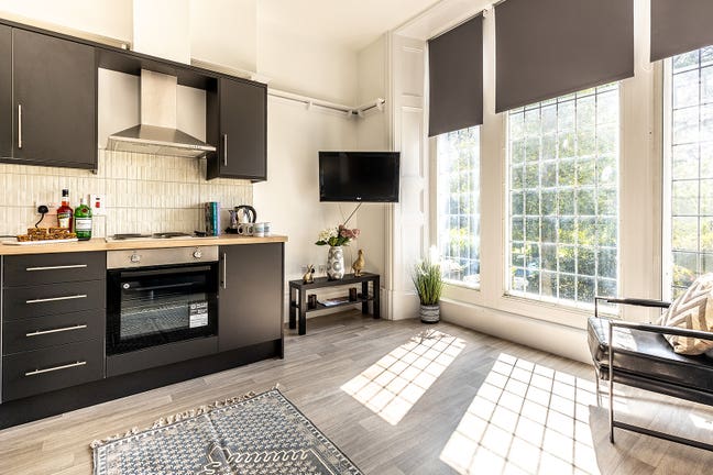 3 double bedroom apartment by Park. Bills inc. Main Photo