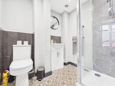 Four Bedroom Stylish HMO to Let Main Photo