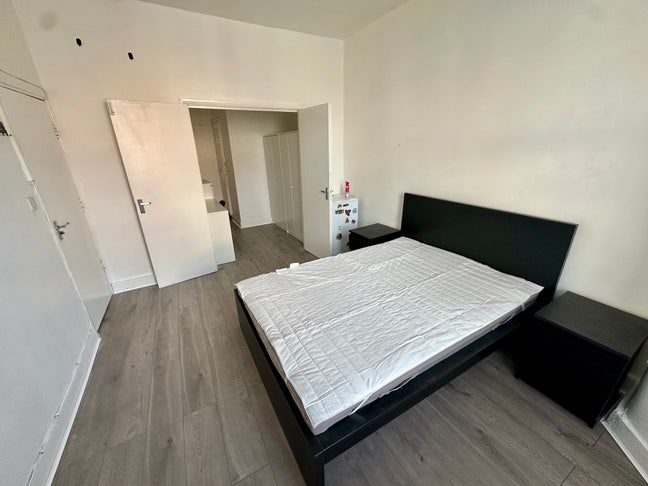 Large Double Room with En-Suite in Upton Park Main Photo