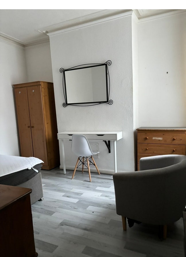  Large Double &pound;120 per Week No Deposit Needed  Main Photo