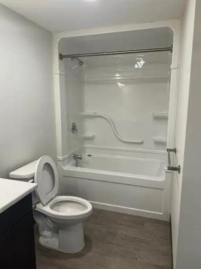 Comfortable Room Share on Parcau Avenue Main Photo