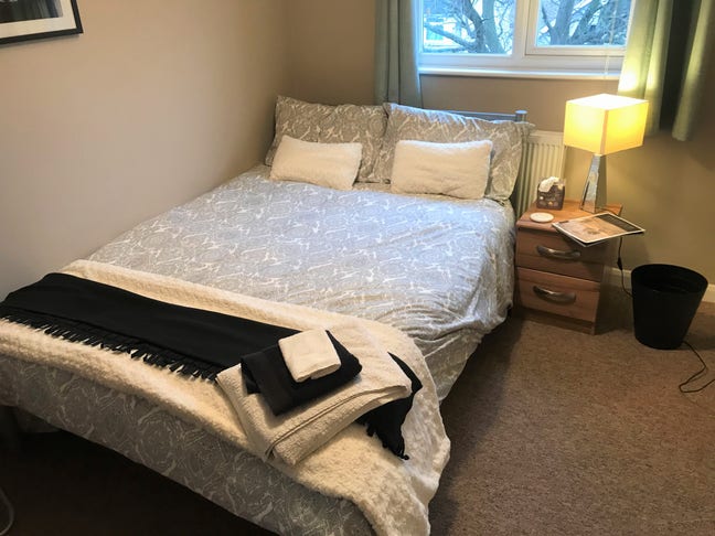Large double room in modern house share Main Photo
