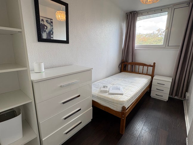 Single room in shared house -Bills included Main Photo
