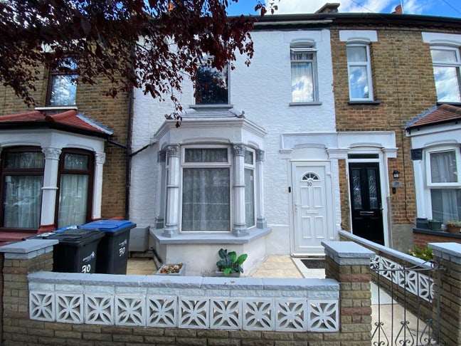 No Deposit, Close Transport Links, Bills Inc. Main Photo