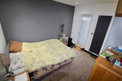 Female House Share Double Room Available Main Photo
