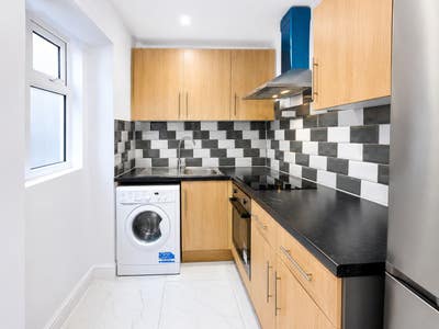 Modern two bed flat,10Min to Liverpool st. Main Photo