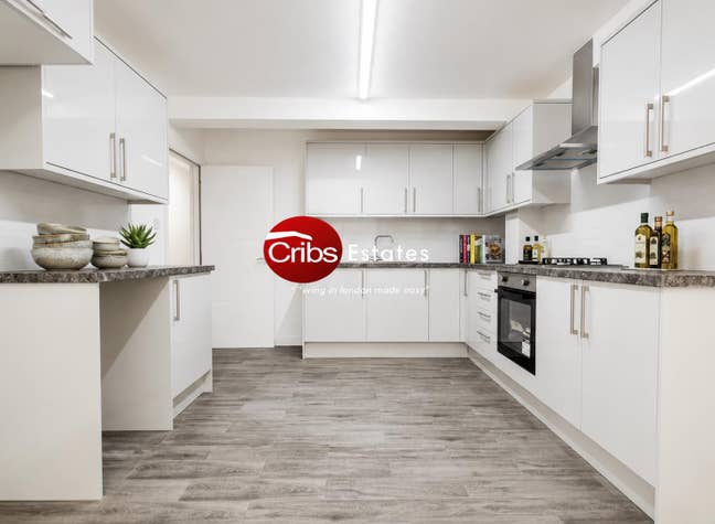 3 Bedroom Flat To Rent In Morden SM4 Main Photo