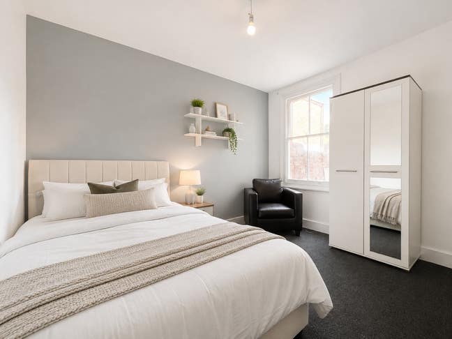 Double Rooms - Available NOW! Main Photo