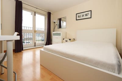 Modern double room 10 minutes from canary wharf  Main Photo