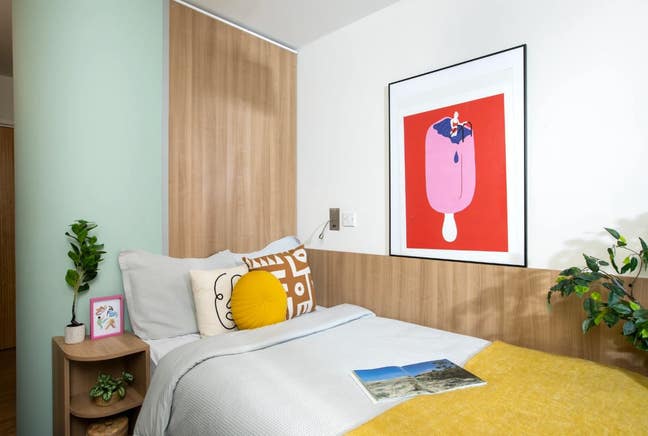 Large standard double - ensuite Main Photo