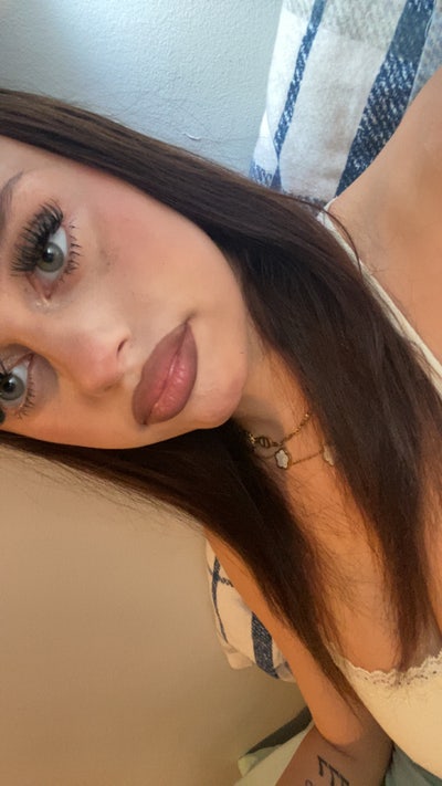 Hi my names Tegan I am 20 years old I have cu... Main Photo
