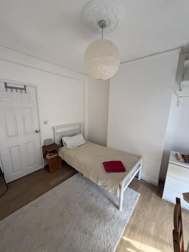 3 Bed Terraced House, Harrow road, PO5 Main Photo