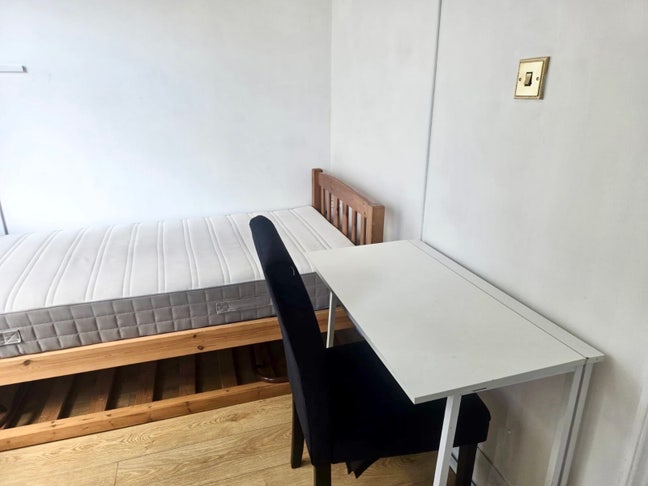 Single Room close to Bruce Grove Station  Main Photo