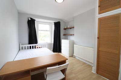 2 double rooms available in a quiet residential  Main Photo