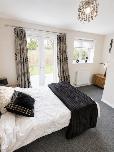 1 large nice double ensuite room at great location Main Photo