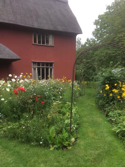 Room available in historic thatched house. Main Photo