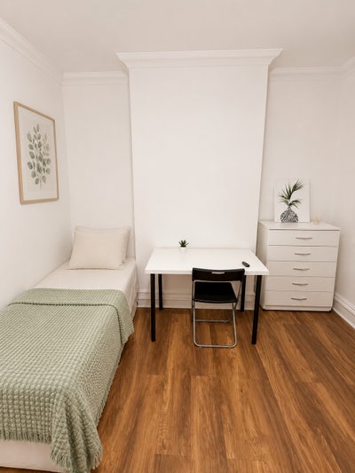 Super Cheap Single Room Next to Lidl Main Photo