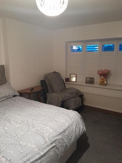 Room in family home Main Photo