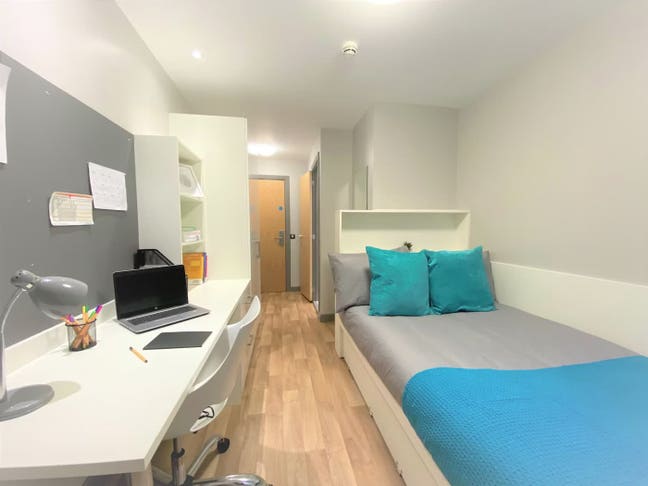 Ensuite Bronze - John Bell House Main Photo