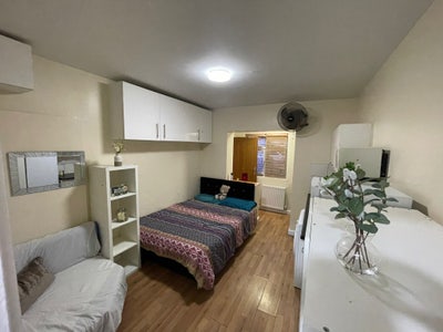 Studio Flat in Goodmaye ilford  Main Photo