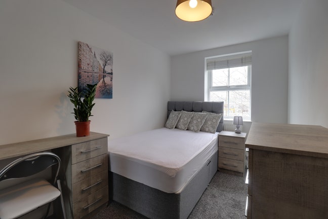 V Large Double Ensuite by Train Station Bills In Main Photo