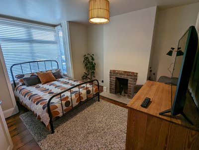 Double room, 2 other housemates. Bills inclu Main Photo
