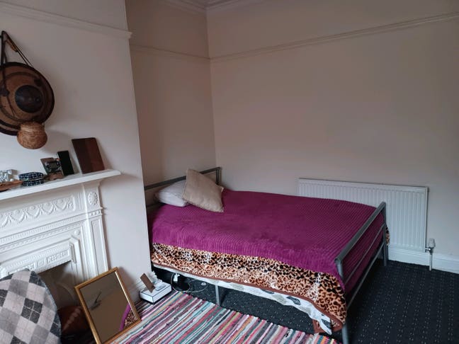 Room 3 - 15th Sept   Room 4 bed sit 1st Nov Main Photo