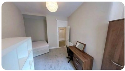 Room available for rent in 2 bed room flat Main Photo