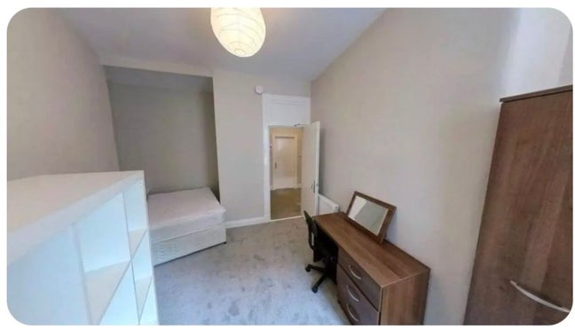 Room available for rent in 2 bed room flat Main Photo