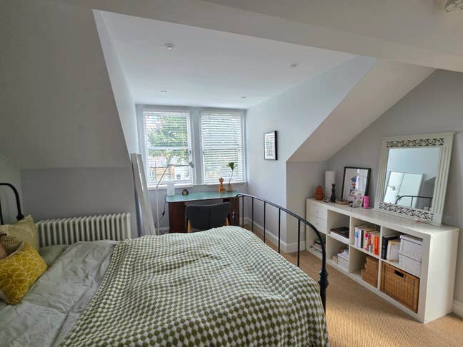 Spacious Room to Rent in Dalston (Great Location) Main Photo