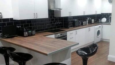 Double Room, Own Front Door & Private Shower Room  Main Photo