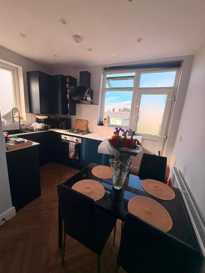 Bright Modern 2 Bed Flat - New Malden Main Photo