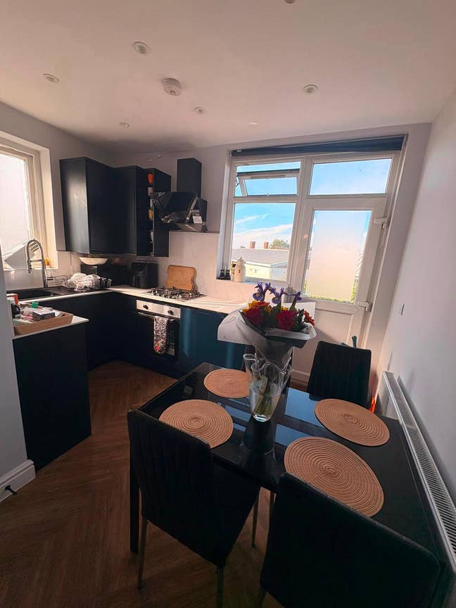 Bright Modern 2 Bed Flat - New Malden Main Photo