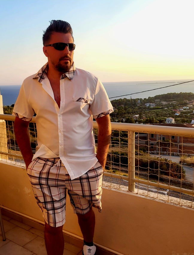 I am a professional male aged 33 I am lookin... Main Photo